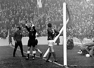 Nottingham Forest Luton collapsed goal